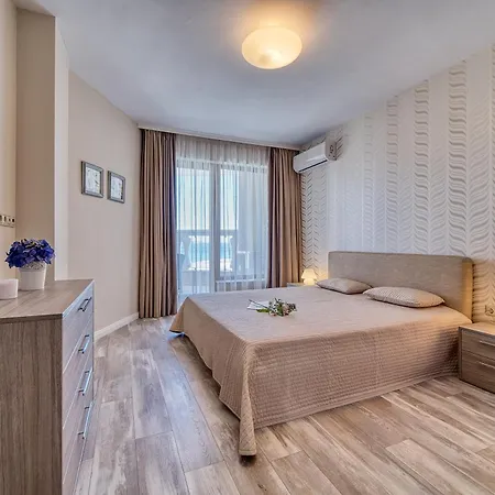 Dreams In La * Золоті Піски