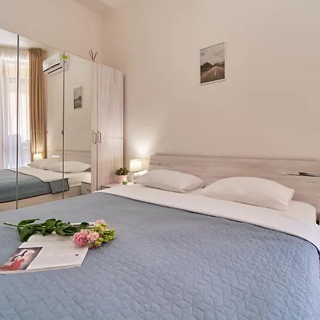 Dreams In La Golden Sands