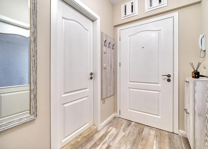 Apartman Dreams In La