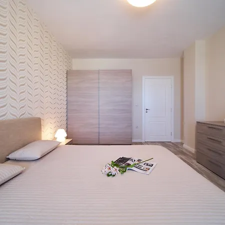 Dreams In La Apartment Golden Sands