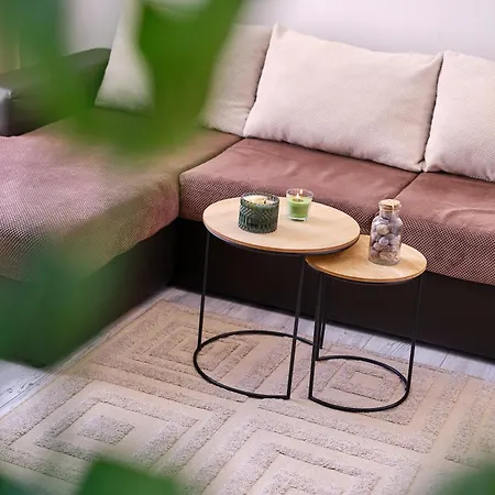 Apartment Dreams In La *